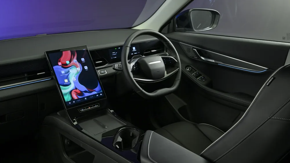 JAECOO 5 dashboard with 13.2-inch touchscreen