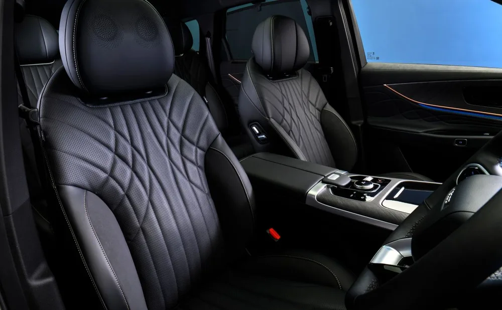 Separate second-row captain’s chairs in the JAECOO 8 Executive